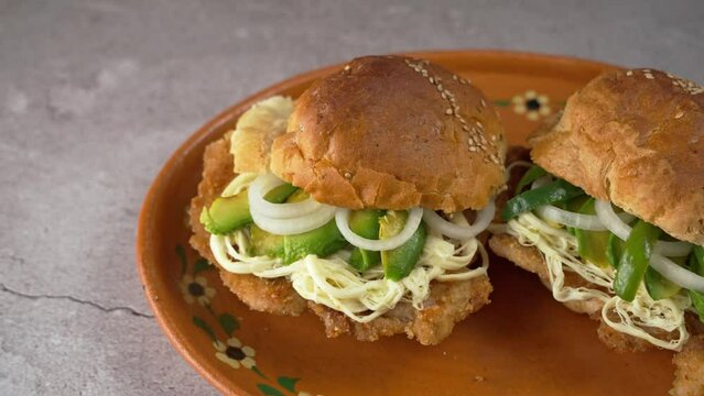 Cemitas, Travel shot left