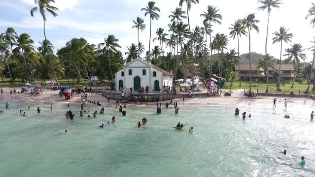 Praia dos Carneiros, cidade de Tamandar&eacute;, PE, Brasil. Linda praia do nordeste brasileiro (Carneiros Beach of Tamandare city, PE, Brazil. Beautiful northeast brazilian beach of Pernambuco coast) 