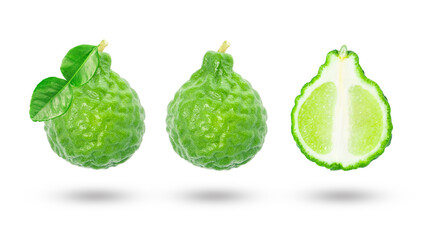 Naklejka premium Flying bergamot has leaf with slice isolated on white background , clipping path.