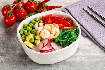 Hawaian cuisine - Poke with cocktail shrimps