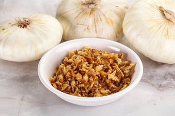 Dried roasted onion flakes for culinary