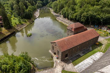 Zapora Pilchowice (niem. Bobertalsperre Mauer, Talsperre Mauer, także Mauertalsperre) – najwyższa zapora kamienna i łukowa oraz druga co do wysokości (po Solinie)[1] i druga co do czasu powstania (po  © Jarekfoto