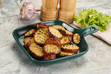 Baked red batat slices with herbs