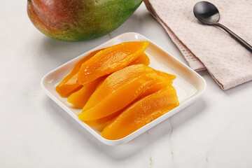 Canned mango slices in the bowl