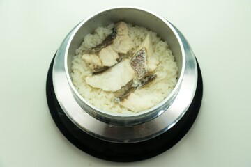 釜で炊いた鯛めし

