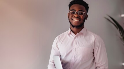 Obraz premium The confident smiling man
