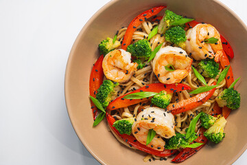 Udon with shrimp, red pepper and broccoli.