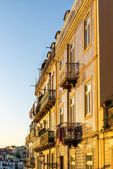 Obraz premium Street of Lisbon city. Washed clothes hang from the balcony and dry outside.