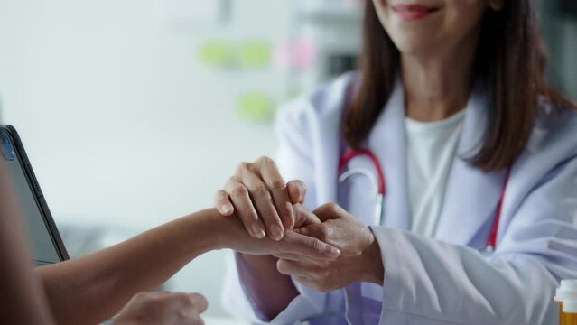 Patient had wrist and arm pain Myasthenia Gravis does physical therapy and physiotherapist doctor  advise posture treatment. 