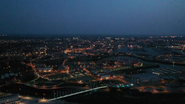 Vue a&eacute;rienne de dunkerque &agrave; la tomb&eacute;e de la nuit