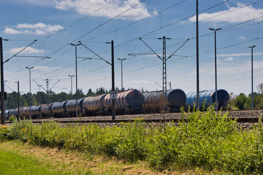 G&uuml;terwagen auf der Schiene zur Abholung