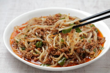 もやしとピーマンの麻婆炒め