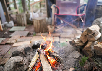 焚き火とキャンピング椅子
