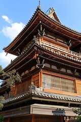 Obraz premium Traditional Japanese Architecture with Detailed Wooden Roof