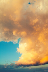 Obraz premium Blue sky background - picturesque colorful golden clouds lit by sunlight, picturesque sky view