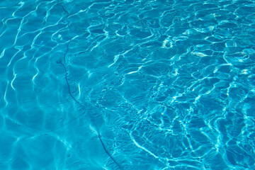 Obraz premium Ripples in a blue pool