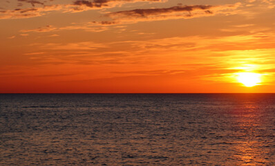 Obraz premium a beautiful sunset at sea on the island of Aruba generated with artificial intelligence