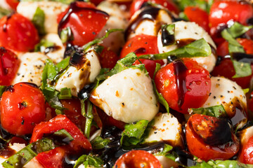 Healthy Tomato Basil Caprese Salad