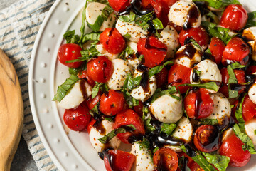 Healthy Tomato Basil Caprese Salad