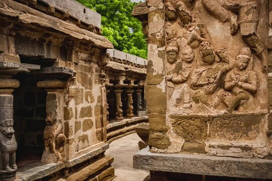 Thiru Parameswara Vinnagaram or Vaikunta Perumal Temple is a temple dedicated to Vishnu, located in Kanchipuram in the South Indian state of Tamil Nadu - One of the best archeological sites in India	