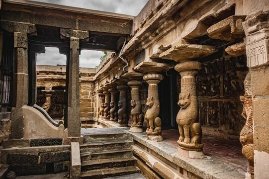 Thiru Parameswara Vinnagaram or Vaikunta Perumal Temple is a temple dedicated to Vishnu, located in Kanchipuram in the South Indian state of Tamil Nadu - One of the best archeological sites in India	