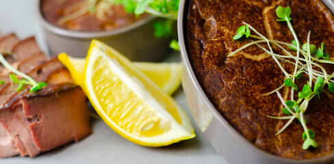 The small bowls of patte with lemon slices on the side
