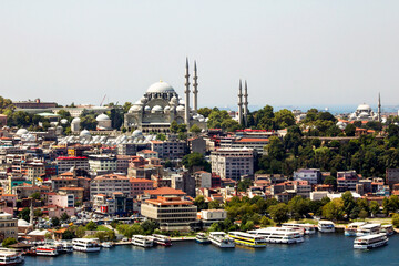Naklejka premium A panoramic view of Istanbul, Suleymaniye Mosque with its four minarets and the buildings around it