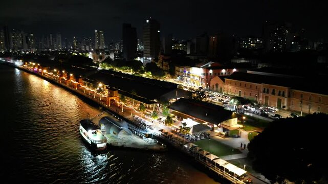 Esta&ccedil;&atilde;o Docas Eventos Noite Bel&eacute;m Par&aacute; Brasil Turismo Cultural Gastronomia Arquitetura Ilumina&ccedil;&atilde;o Noturna Orla Rio Guajar&aacute; Espa&ccedil;o Cultural M&uacute;sica Dan&ccedil;a Arte Festival Barcos Patrim&ocirc;nio Hist&oacute;rico