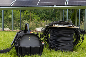 Zestaw narzędzi montera instalacji fotowoltaicznej. © MR. Stanek