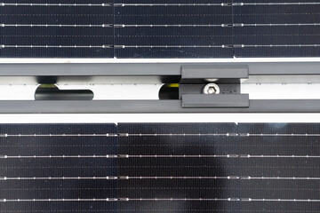Konstrukcja naziemna instalacja fotowoltaiczna, odnawialne źródła energii, energia ze słońca, panele. © MR. Stanek