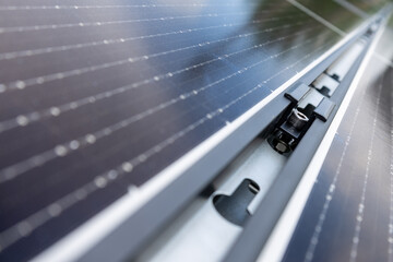 Konstrukcja naziemna instalacja fotowoltaiczna, odnawialne źródła energii, energia ze słońca, panele. © MR. Stanek