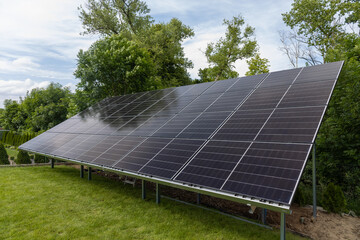 Konstrukcja naziemna instalacja fotowoltaiczna, odnawialne źródła energii, energia ze słońca, panele.