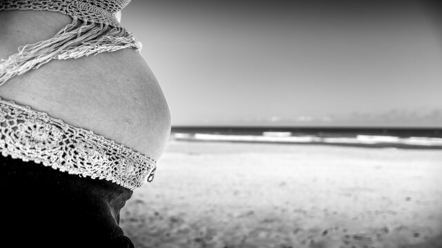 ventre plage n&b