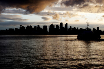Naklejka premium Vancouver - dramatic view from North Vancouver - dusk
