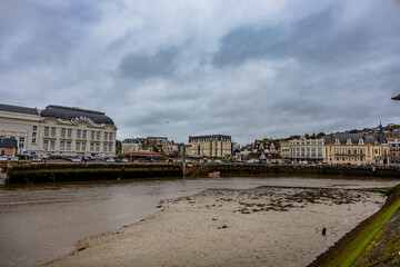 Fototapeta premium Deauville et son port en Normandie