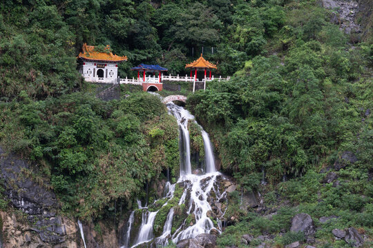 Pictoresque Eternal Spring Shrine 