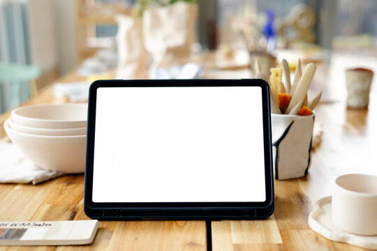 Mockup Blank Screen Tablet in Studio