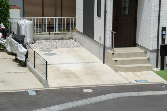 一戸建て住宅の駐車場　コンクリート舗装