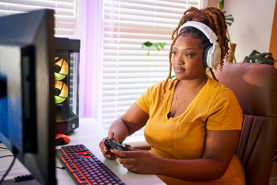 women gaming