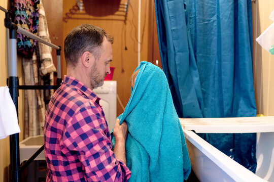 dad and child at bathroom 