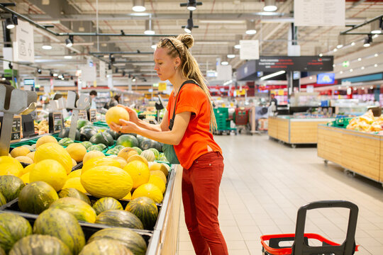 Shopping in the supermarket - Powered by Adobe