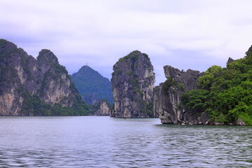 Ha Long Bay, limestone islands at Thanh pho Ha Long, Quang Ninh, Vietnam