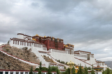 The Magnificent Scenery of Tibet's Potala Palace