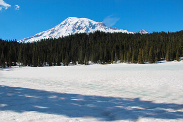 Fototapeta premium snow covered mountain, Mount Rainier National park