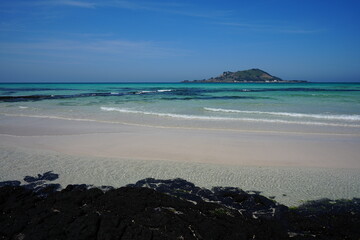 clear shoaling beach and sand bar
