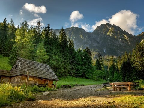 Fototapeta Giewont widziany z Sarniej Skały o wschodzie słońca