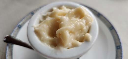 alioli sauce made with oil and garlic