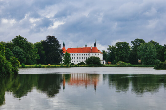 F&uuml;rstlich Drehna - Fuerstlich Drehna Schloss - Brandenburg - Deutschland - Wasserschloss - nahe Luckau - Landkreis Dahme - Spreewald - F&uuml;rstlich