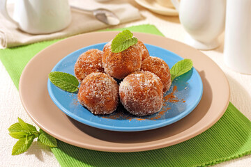 Cinnamon fritters.