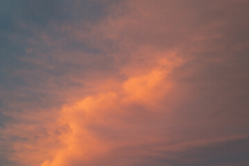 夕焼けに染まる空